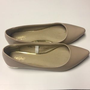 Women’s size 8 Mossimo flats
